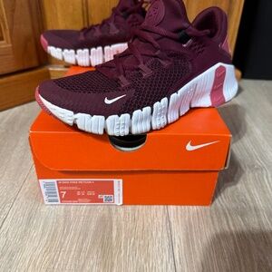 Nike women’s crimson/ pink metcon 4 size 7